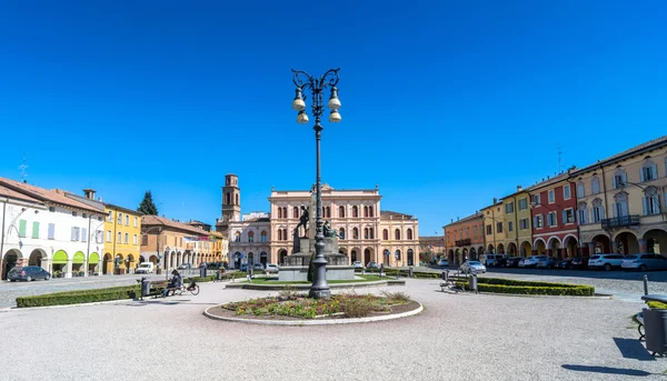 Praça principal em Novellara, Itália — Fotografia de Stock