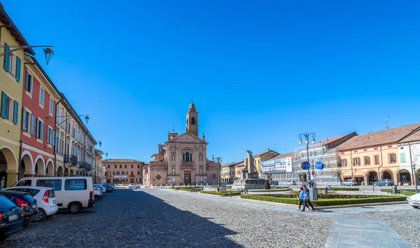 Praça principal em Novellara, Itália — Fotografia de Stock