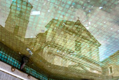 Duomo Katedrali Potenza yansıması