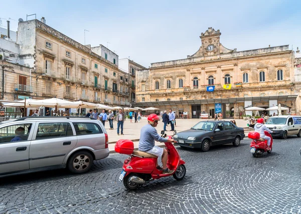 Staré město a hlavní náměstí v Ostuni, Itálie — Stock fotografie