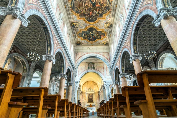 Interieur van de kathedraal in Ostuni, Italië — Stockfoto