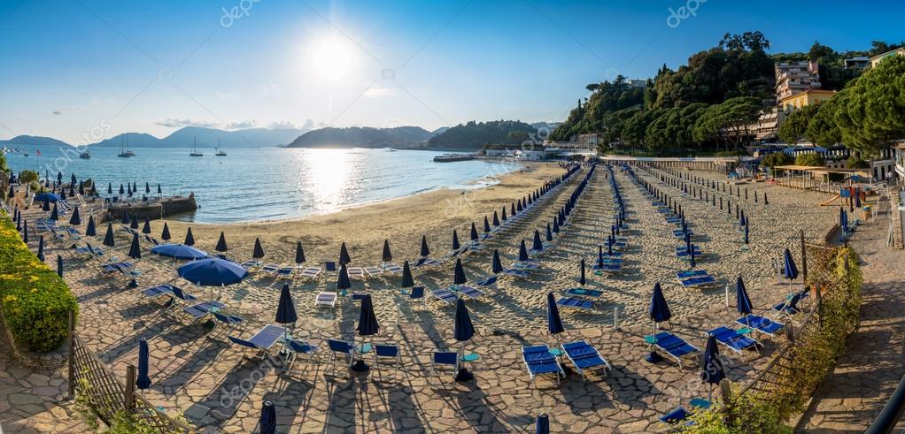 Spiaggia Al Tramonto A Lerici Liguria Foto Stock