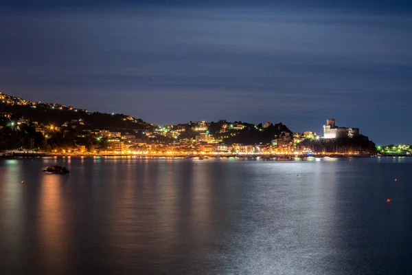 Night view of Lerici village and mediterranean sea in Liguria — Stock Photo, Image