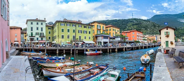 Torbole - los surfistas de viento paraíso en el lago de Garda, Italia —  Fotos de Stock