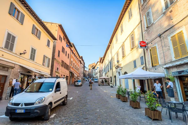 Gadeudsigt i Urbino, Italien - Stock-foto