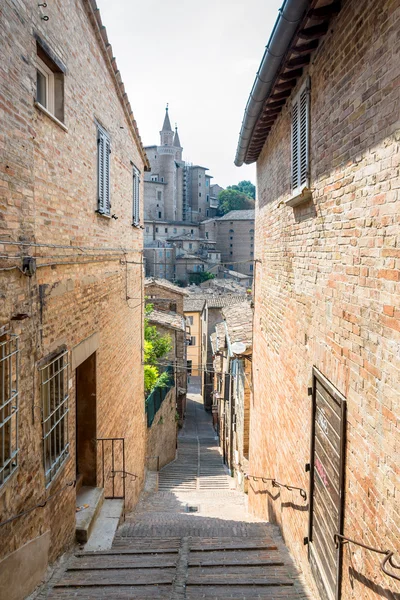Θέα στο δρόμο στο Urbino Ιταλίας — Φωτογραφία Αρχείου