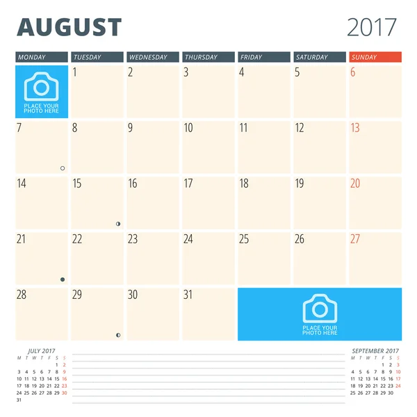 Planificador de Calendario 2017 Año. Plantilla de diseño con lugar para fotos y notas. Agosto. Semana comienza el lunes — Vector de stock