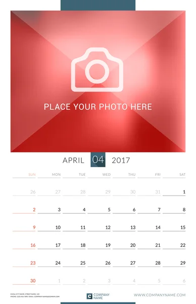 Calendário mensal de parede para 2017 Ano. Modelo de impressão de design vetorial com lugar para foto. A semana começa no domingo. Orientação de Retrato — Vetor de Stock