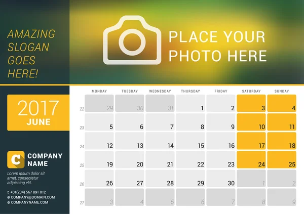 Junio de 2017. Calendario de escritorio para 2017 Año. Plantilla de impresión de diseño vectorial con lugar para fotos, logotipos e información de contacto. La semana empieza el lunes. Cuadrícula de calendario con números de semana y lugar para notas — Vector de stock