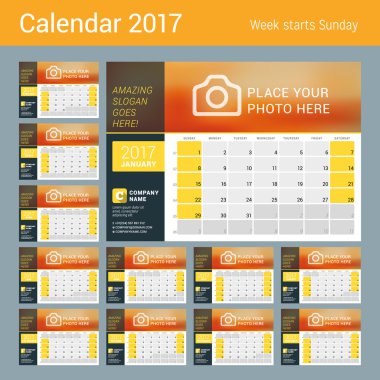 Masa takvimi 2017 yıl için. Vektör tasarım fotoğraf, Logo ve iletişim bilgileri için yer yazdırma şablonu. Hafta başlar Pazar. Hafta numaralarını ve notlar için yer ile takvim Kılavuzu