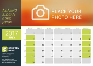 Temmuz 2017. Masa takvimi 2017 yıl için. Vektör tasarım fotoğraf, Logo ve iletişim bilgileri için yer yazdırma şablonu. Hafta başlar Pazar. Hafta numaralarını ve notlar için yer ile takvim Kılavuzu