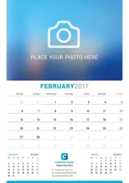 Febrero de 2017. Muro Calendario mensual para 2017 Año. Plantilla de impresión de diseño vectorial con lugar para la foto. La semana empieza el lunes. 3 meses en la página — Vector de stock