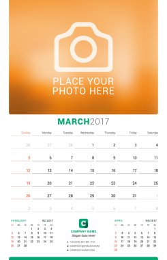 Şubat 2017. Duvar 2017 yıl için aylık takvim. Vektör tasarım yer için fotoğraf yazdırma şablonu. Hafta başlar Pazar. Sayfa 3 ay