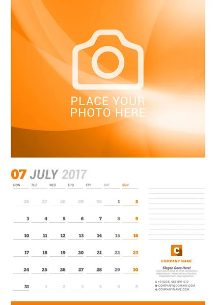 Июль 2017 года. Ежемесячный календарь на 2017 год. Шаблон для печати векторного дизайна с местом для фотографии. Начинается в понедельник. Шаблон планировщика. Канцелярский дизайн — стоковый вектор