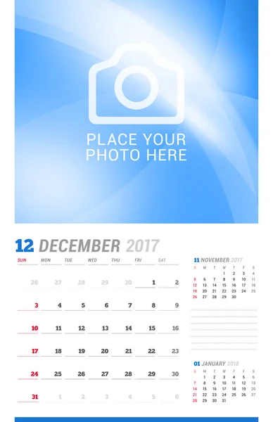 Décembre 2017. Calendrier mensuel mural pour 2017 Année. Modèle d'impression vectoriel avec place pour la photo. La semaine commence dimanche. 3 mois à la page. Modèle de planificateur. Conception de papeterie — Image vectorielle