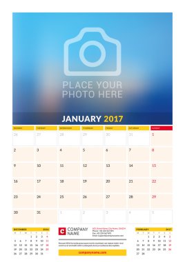 Ocak 2017. Duvar 2017 yıl için aylık takvim. Vektör tasarım yer için fotoğraf yazdırma şablonu. Hafta başlıyor Pazartesi. Sayfa 3 ay. Planlayıcısı şablonu. İleti örneği tasarım