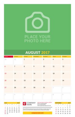 Ağustos 2017. Duvar 2017 yıl için aylık takvim. Vektör tasarım yer için fotoğraf yazdırma şablonu. Hafta başlar Pazar. Sayfa 3 ay. Planlayıcısı şablonu. İleti örneği tasarım