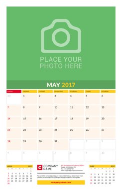 Mayıs 2017. Duvar 2017 yıl için aylık takvim. Vektör tasarım yer için fotoğraf yazdırma şablonu. Hafta başlar Pazar. Sayfa 3 ay. Planlayıcısı şablonu. İleti örneği tasarım