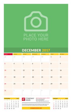 Aralık 2017. Duvar 2017 yıl için aylık takvim. Vektör tasarım yer için fotoğraf yazdırma şablonu. Hafta başlar Pazar. Sayfa 3 ay. Planlayıcısı şablonu. İleti örneği tasarım