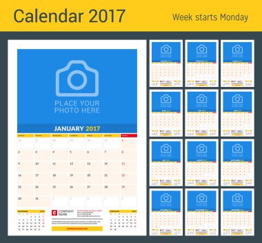 Duvar 2017 yıl için aylık takvim. Vektör tasarım yer için fotoğraf yazdırma şablonu. Planlayıcısı 2017 şablonu. Hafta başlıyor Pazartesi. Sayfa 3 ay. Planlayıcısı şablonu. İleti örneği tasarım