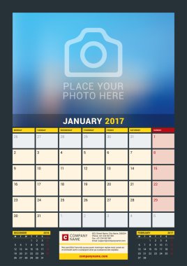 Ocak 2017. Duvar takvimi 2017 yıl için. Vektör tasarım yer için fotoğraf yazdırma şablonu. Koyu arka plan. Hafta başlıyor Pazartesi. Sayfa 3 ay. Planlayıcısı şablonu. İleti örneği tasarım