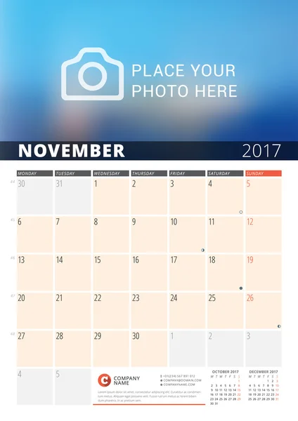 Fali naptár Planner a 2017 év. Vektor tervez nyomtatvány mintadeszka-val hely részére fénykép és jegyzék. Fázisai a Hold. A hét hétfővel kezdődik. 3 hónapok-ra oldal. November 2017. — Stock Vector