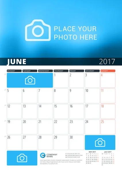 Junio de 2017. Plantilla de planificador de calendario de pared para 2017 Año. Plantilla de impresión de diseño vectorial con lugar para fotos y notas. La semana empieza el lunes. 3 meses en la página — Vector de stock