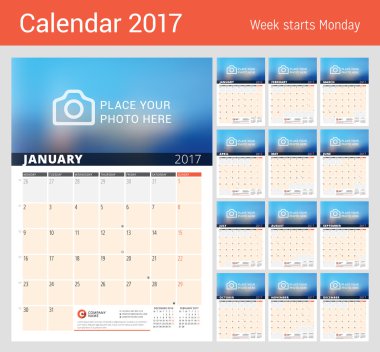 2017 Yılı Duvar Takvimi Planlayıcısı. Fotoğraf ve Notlar için Yer ile Vektör Tasarım Yazdırma Şablonu. Ayın evreleri. Hafta Pazartesi başlar. Sayfada 3 Ay. 12 Ay Seti