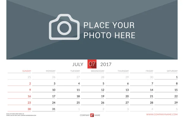 Muro Calendario mensual para 2017 Año. Plantilla de impresión de diseño vector. La semana empieza el domingo. Orientación al paisaje. Julio — Vector de stock