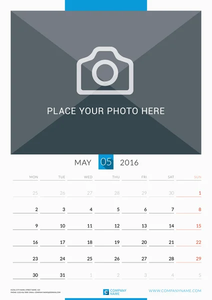 Maio de 2016. Calendário mensal de parede para 2016 Ano. Modelo de impressão de design vetorial com lugar para foto. A semana começa segunda-feira. Orientação de Retrato —  Vetores de Stock