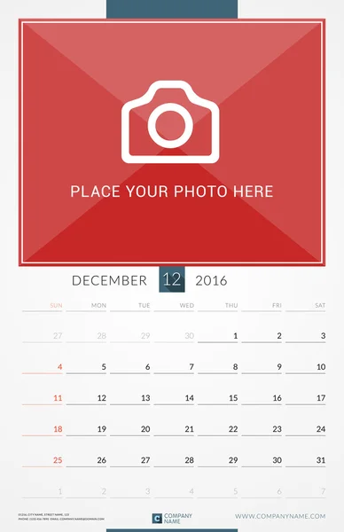 Dezembro de 2016. Calendário mensal de parede para 2016 Ano. Modelo de impressão de design vetorial com lugar para foto. A semana começa no domingo. Orientação de Retrato —  Vetores de Stock