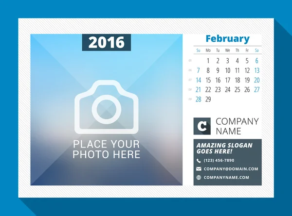Fevereiro de 2016. Calendário de Mesa para 2016 Ano. Modelo de impressão de design vetorial com lugar para foto, logotipo e informações de contato. A semana começa no domingo. Grade de calendário com números de semana —  Vetores de Stock