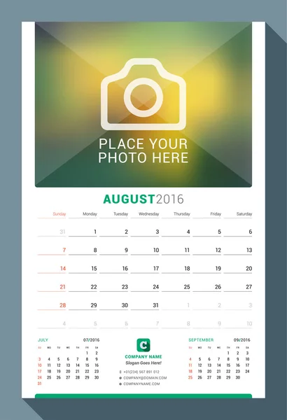 Agosto de 2016. Calendário mensal de parede para 2016 Ano. Modelo de impressão de design vetorial com lugar para foto. A semana começa no domingo. 3 Meses na página —  Vetores de Stock