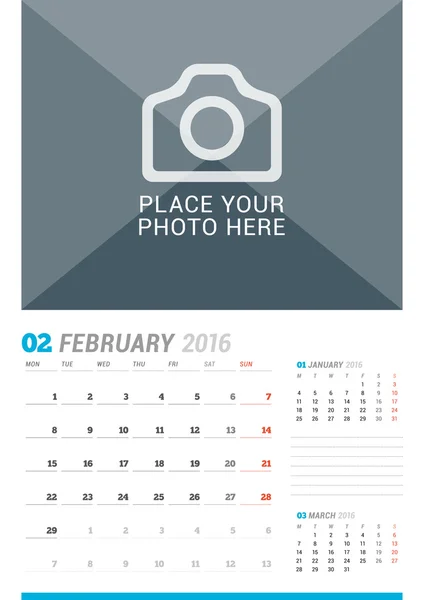 Fevereiro de 2016. Calendário mensal de parede para 2016 Ano. Modelo de impressão de design vetorial com lugar para foto e lugar para notas. 3 Meses na página. Semana começa segunda-feira —  Vetores de Stock