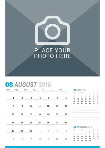 Agosto de 2016. Calendário mensal de parede para 2016 Ano. Modelo de impressão de design vetorial com lugar para foto e lugar para notas. 3 Meses na página. Semana começa segunda-feira —  Vetores de Stock