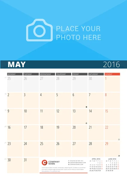 Planejador de calendário de parede para 2016 Ano. Modelo de impressão de design vetorial com lugar para foto e notas. A semana começa segunda-feira. 3 Meses na página. Maio de 2016 —  Vetores de Stock
