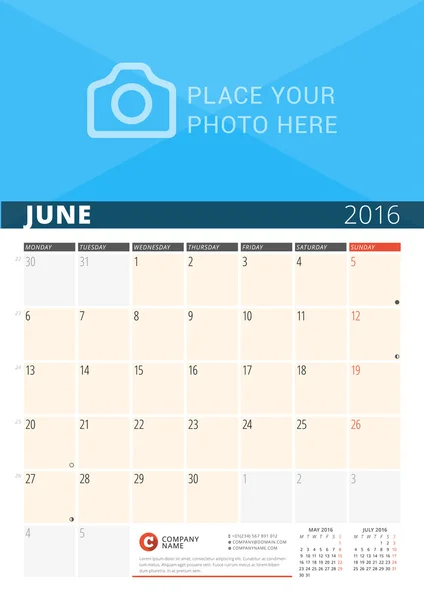 Planejador de calendário de parede para 2016 Ano. Modelo de impressão de design vetorial com lugar para foto e notas. A semana começa segunda-feira. 3 Meses na página. Junho de 2016 —  Vetores de Stock