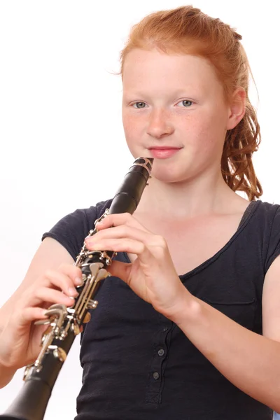 年轻的单簧管乐手 — 图库照片