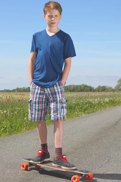 Boy with longboard — Stock Photo, Image