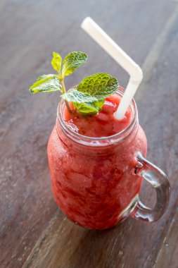 çilek smoothie shake