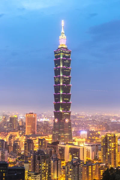 Taipei skylines edifícios ao entardecer — Fotografia de Stock