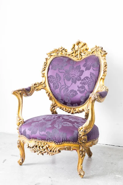 Fioletowy fotel królewski — Zdjęcie stockowe