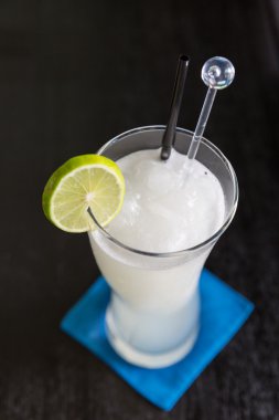 Lezzetli limon suyu cam