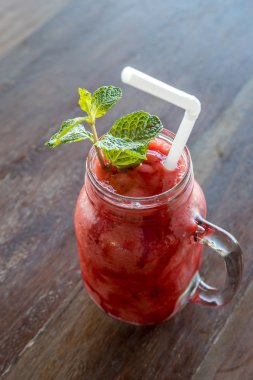 çilek smoothie shake