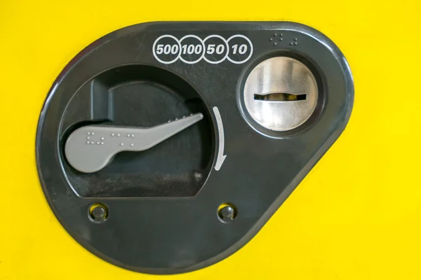 자판기 동전 삽입 — 스톡 사진