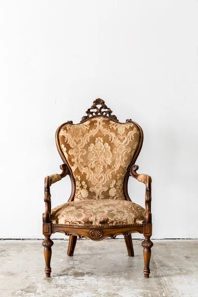 Коричневый ретро стул — стоковое фото