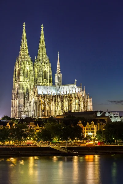 Catedral de Colônia ao longo do rio Reno — Fotografia de Stock