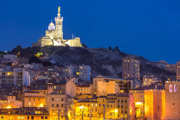 De stad Marseille in Frankrijk nachts — Stockfoto