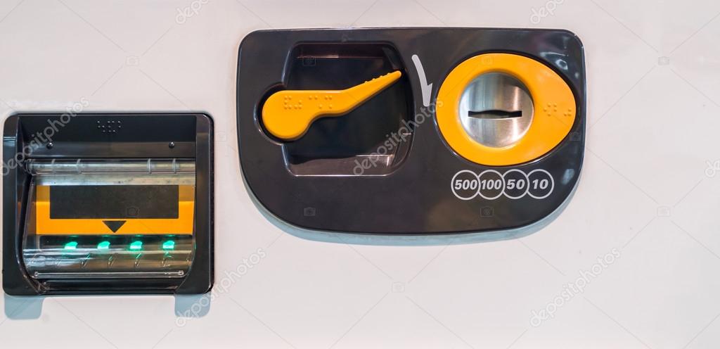 Coin Counting Machines Still Exist: Which Banks Have Them?