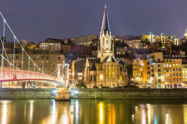 Gece kilisede Lyon
